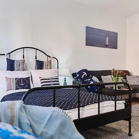 Golden Hour Apartments- Marynarzy 3 Apartment