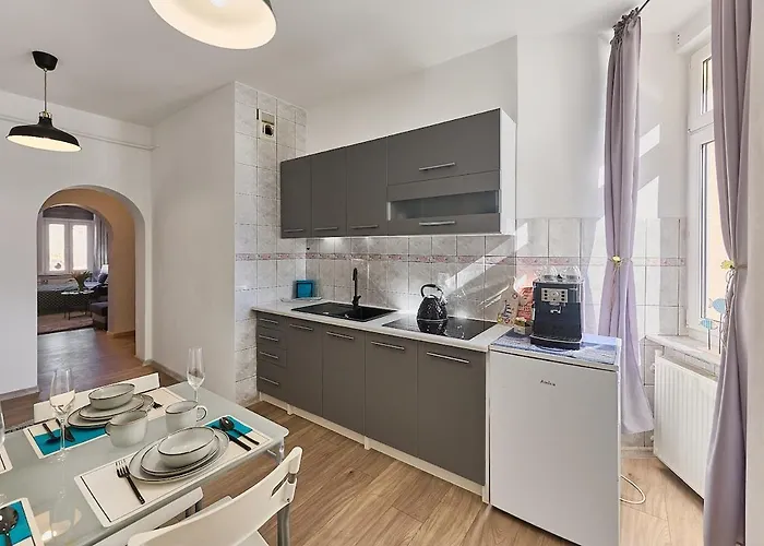 Golden Hour Apartments- Marynarzy 1